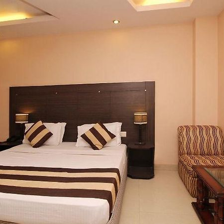 Hotel Kyron Delhi Kültér fotó