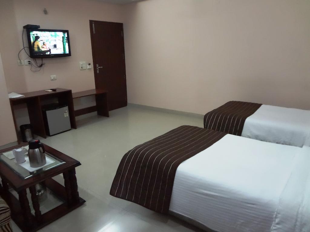 Hotel Kyron Delhi Szoba fotó
