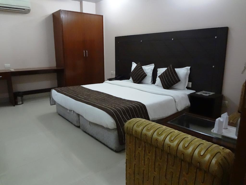 Hotel Kyron Delhi Szoba fotó