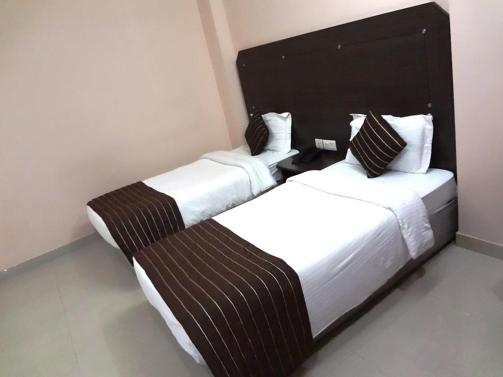 Hotel Kyron Delhi Szoba fotó