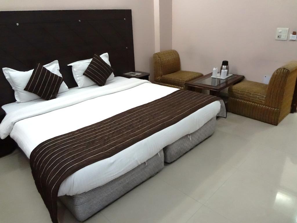 Hotel Kyron Delhi Szoba fotó
