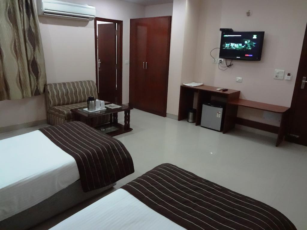 Hotel Kyron Delhi Szoba fotó