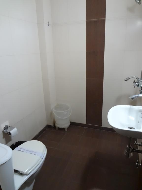 Hotel Kyron Delhi Szoba fotó
