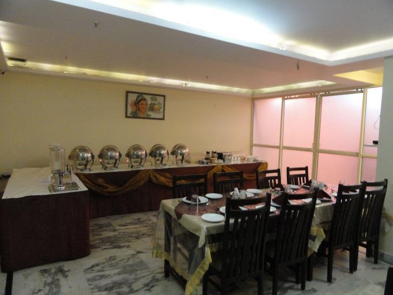 Hotel Kyron Delhi Kültér fotó