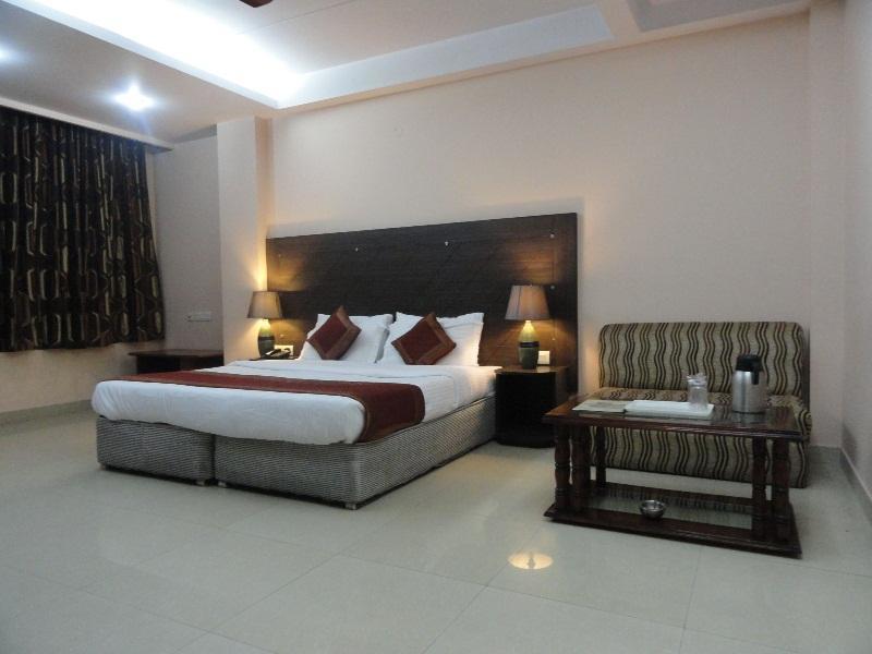 Hotel Kyron Delhi Kültér fotó