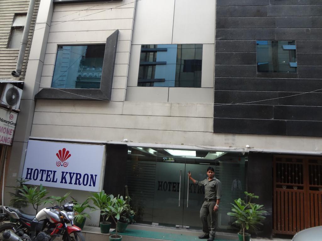 Hotel Kyron Delhi Kültér fotó