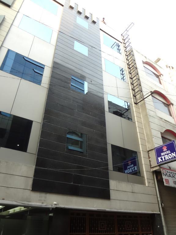 Hotel Kyron Delhi Kültér fotó